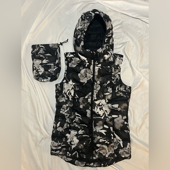 Jackets & Blazers - Lole Black Winter Bloom Hooded Down Vest | XS